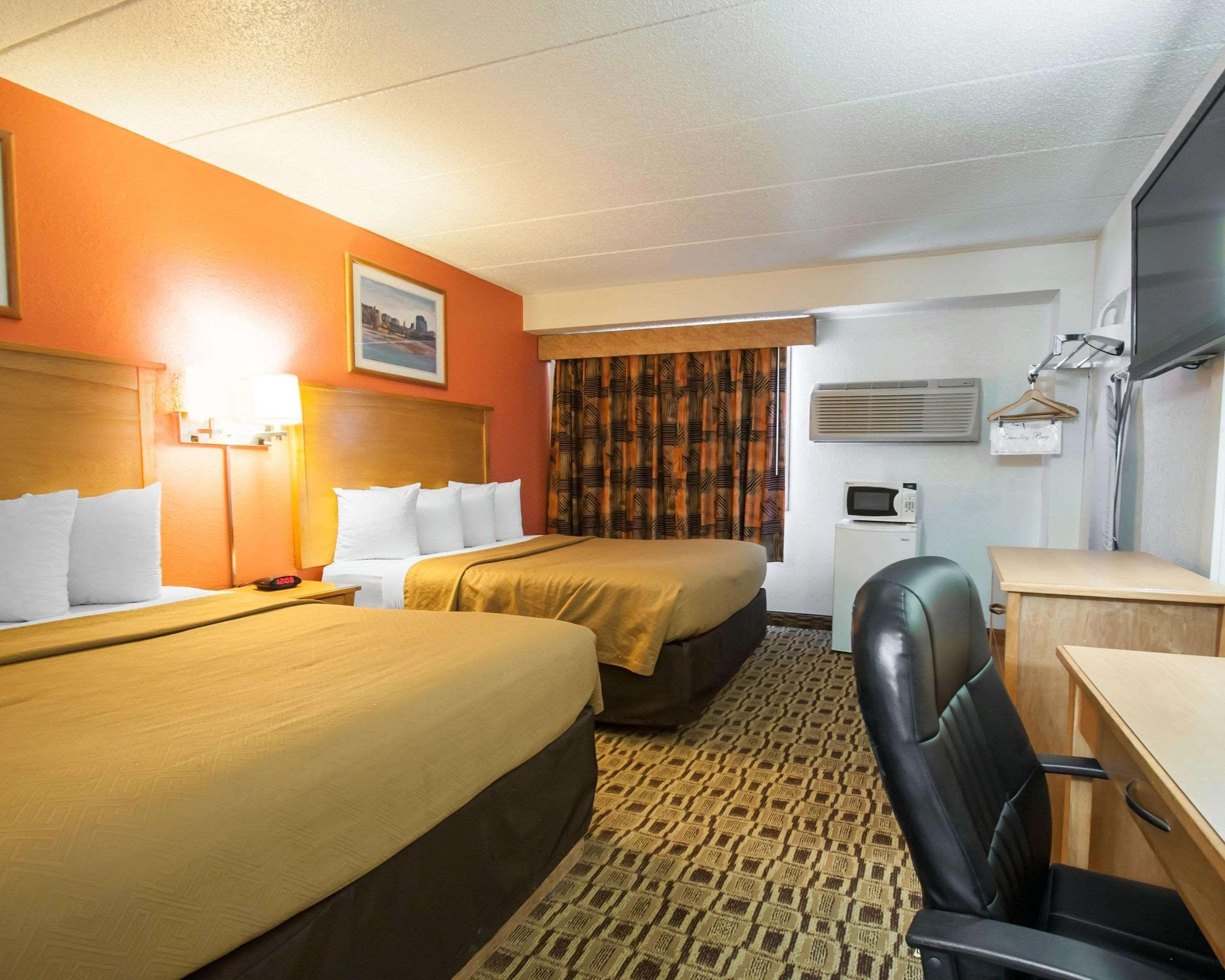 Lodge Econo Kansas Downtown North