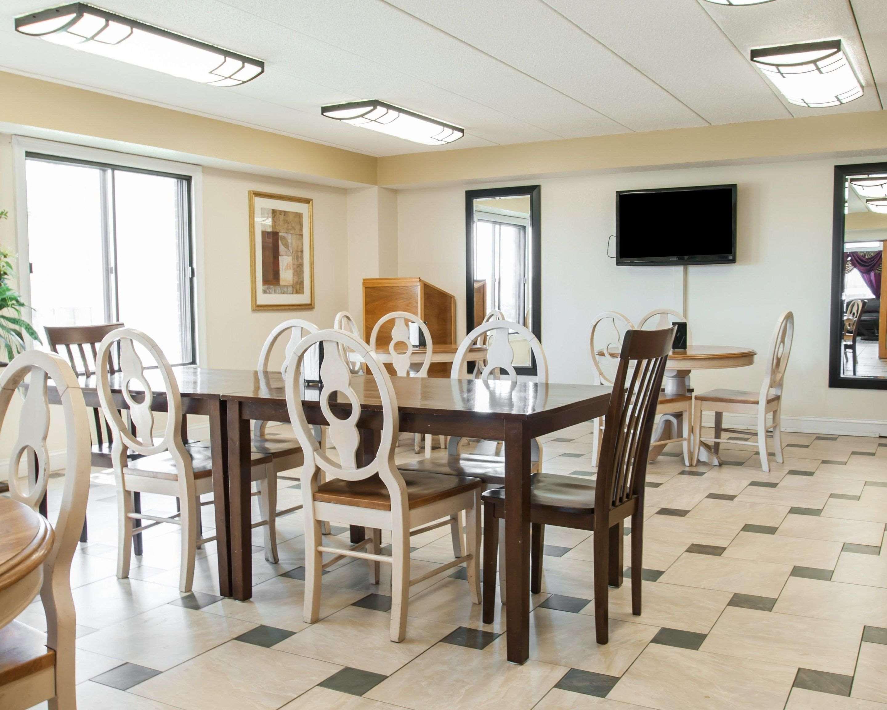 Lodge Econo Kansas Downtown North