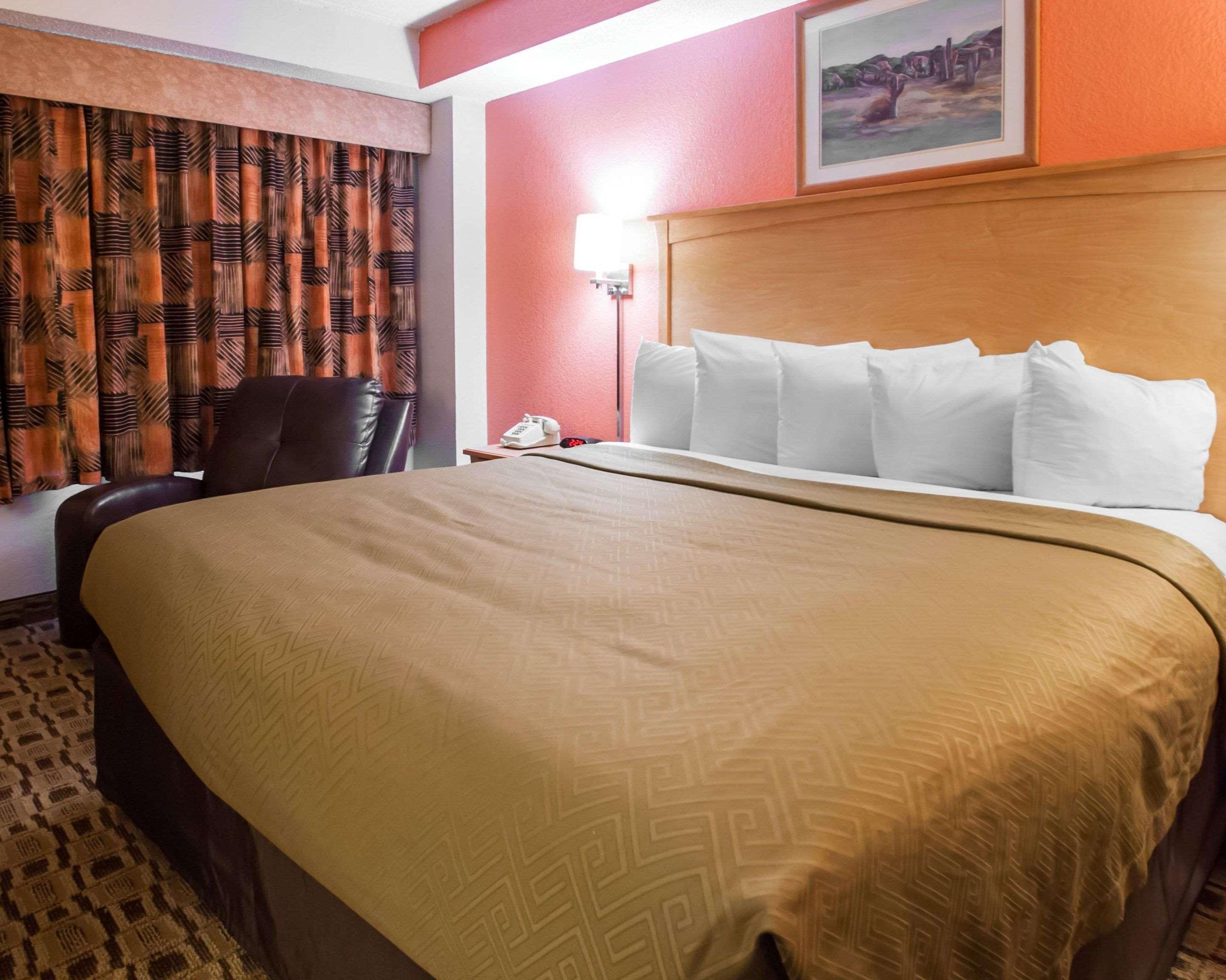 Lodge Econo Kansas Downtown North
