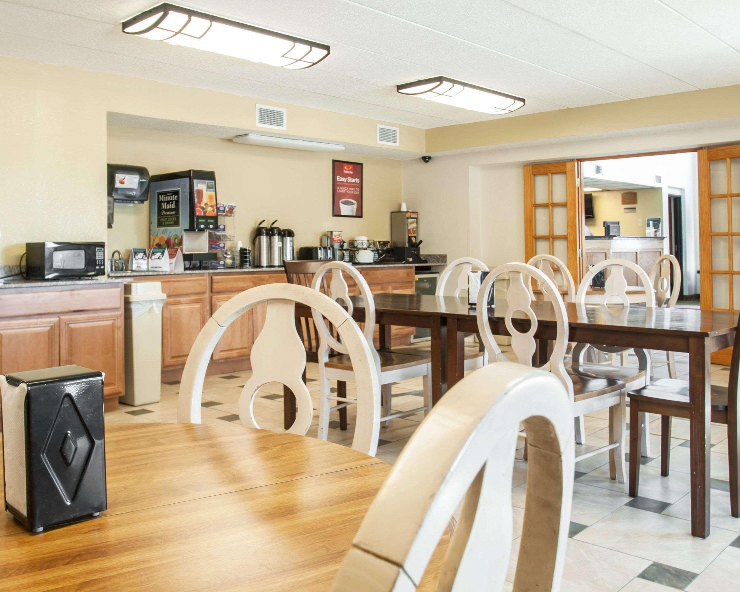 Econo Kansas Downtown North Lodge *